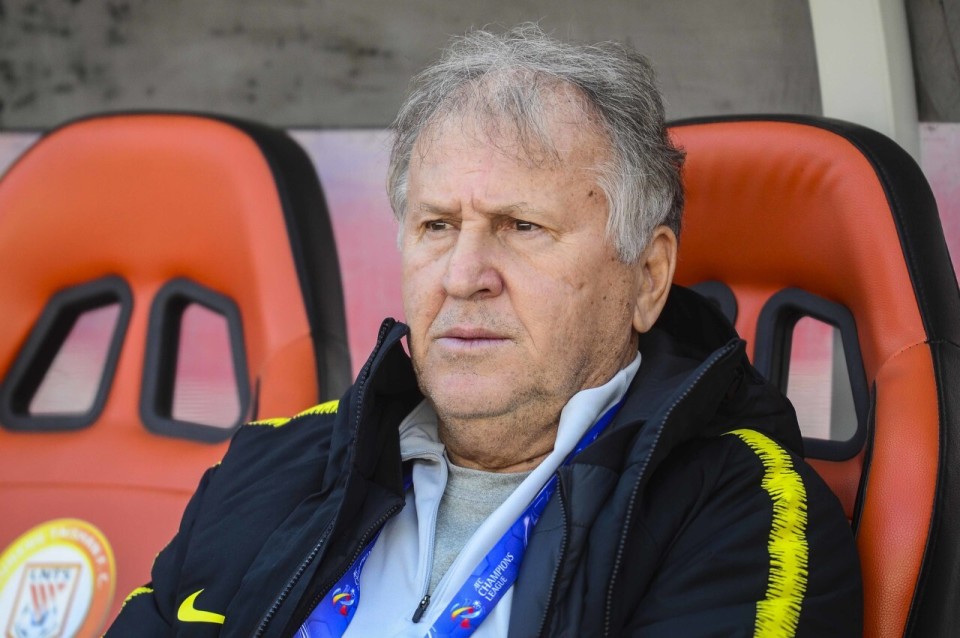 让我们拭目, 有得天独厚, AA