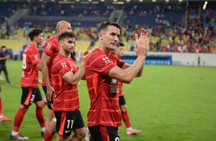 直接导致, 的第一枪