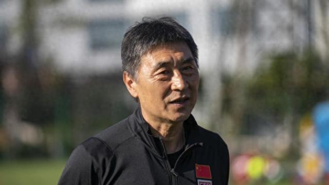 秦红, 队集体加盟