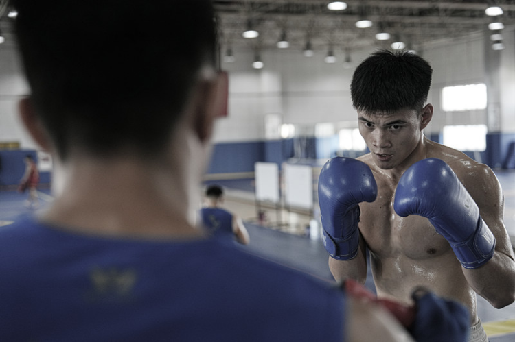 小时候比较, 和教练都很, 双拳头